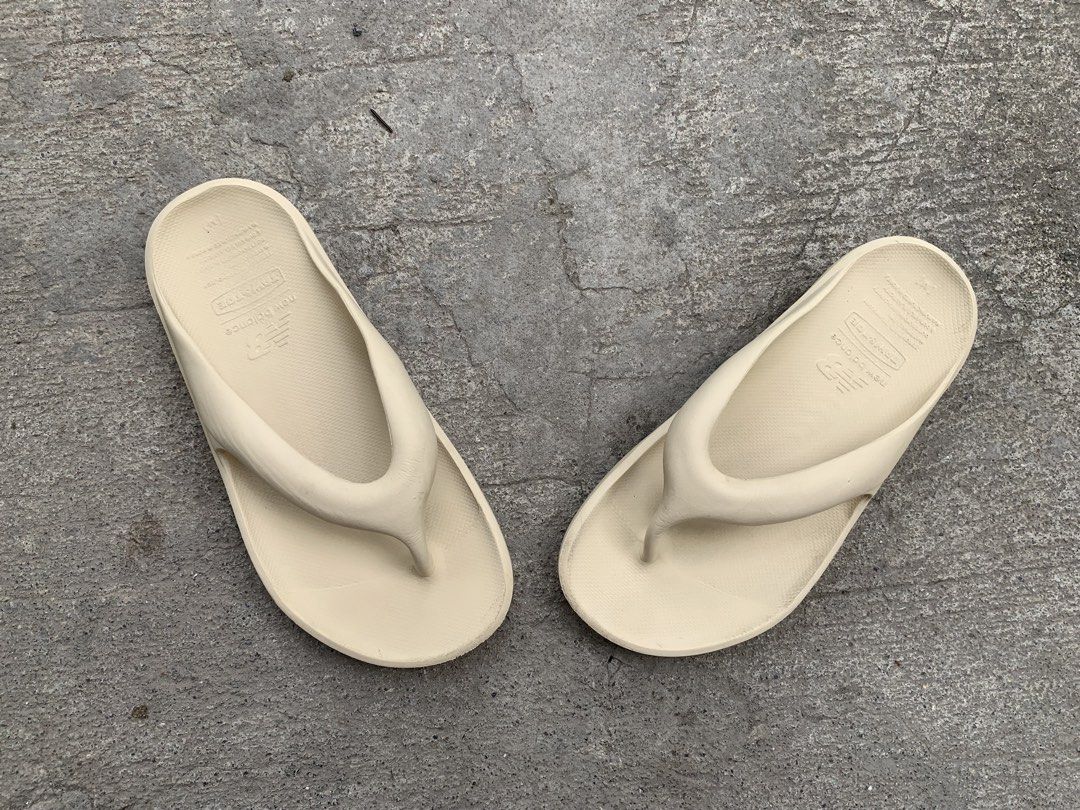 New Balance Taw&Toe (Category: Slippers and slides) located in Sibulan. Submitted by sharlyngra11287 (Listing ID 1468304499, Image 2). Description: Mine: 800 pesos🍀 Brand: New Balance Taw&Toe Size: 40 Condition: Normal sign of usage💗🎀.
