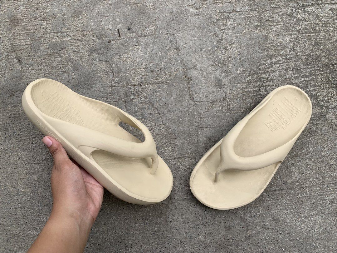 New Balance Taw&Toe (Category: Slippers and slides) located in Sibulan. Submitted by sharlyngra11287 (Listing ID 1468304499, Image 1). Description: Mine: 800 pesos🍀 Brand: New Balance Taw&Toe Size: 40 Condition: Normal sign of usage💗🎀.