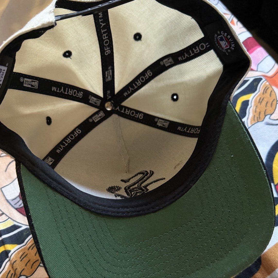 NEW ERA 9FORTY E-FRAME CHICAGO WHITE SOX CAP (Category: Caps & Hats) located in Taguig. Submitted by winterienne (Listing ID 1468325974, Image 3). Description: Negotiable.