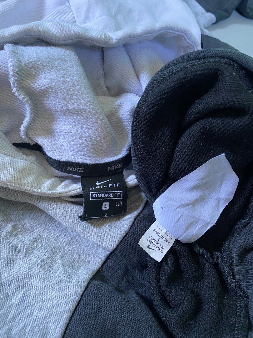 Nike (Category: Coats, Jackets and Outerwear) located in Manila. Submitted by r4y.garm3nts (Listing ID 1468295588, Image 3). Description: .