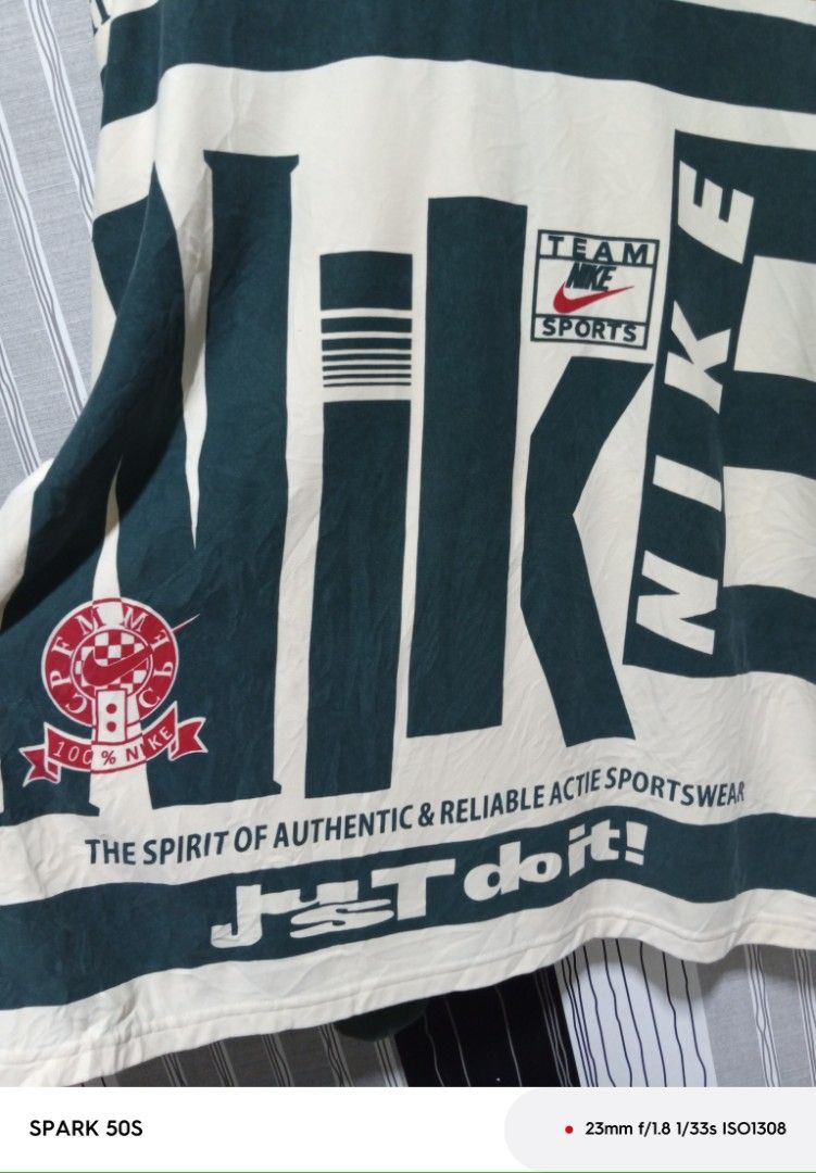 Nike (Category: Coats, Jackets and Outerwear) located in Maria Aurora. Submitted by mr.gamarcha1928 (Listing ID 1468301986, Image 3). Description: Nike aop large 26x28.