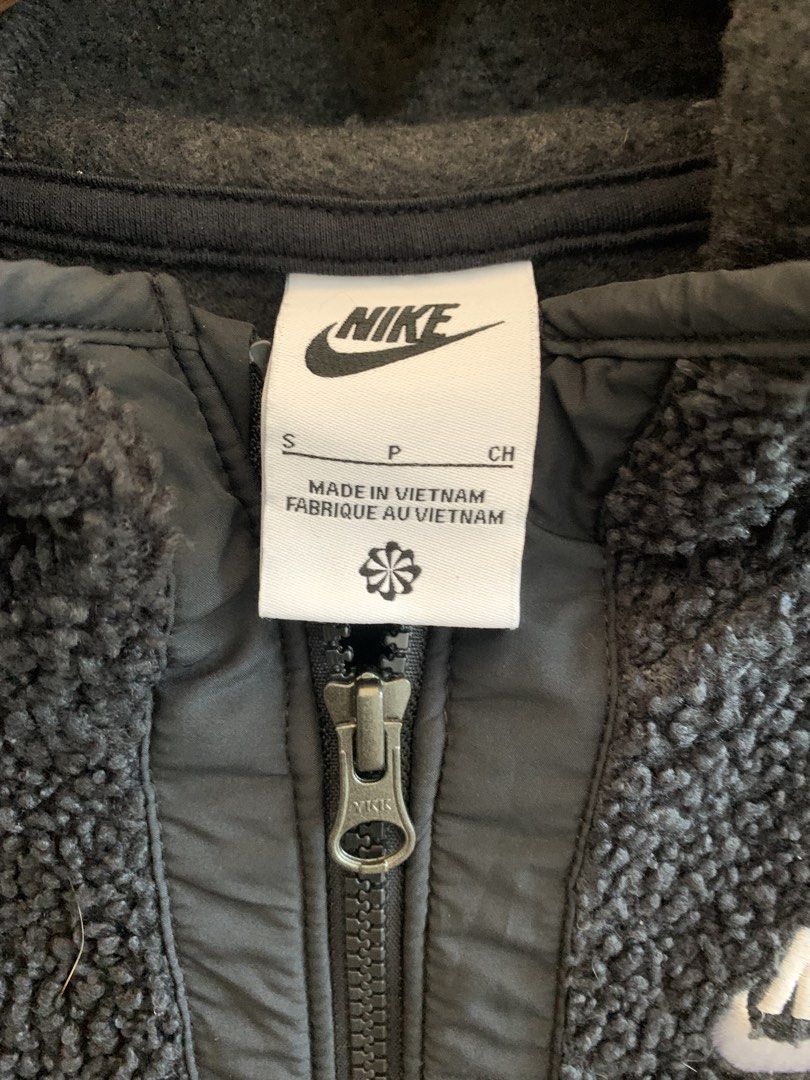 Nike (Category: Coats, Jackets and Outerwear) located in Bayombong. Submitted by johnestrell315 (Listing ID 1468362369, Image 3). Description: .