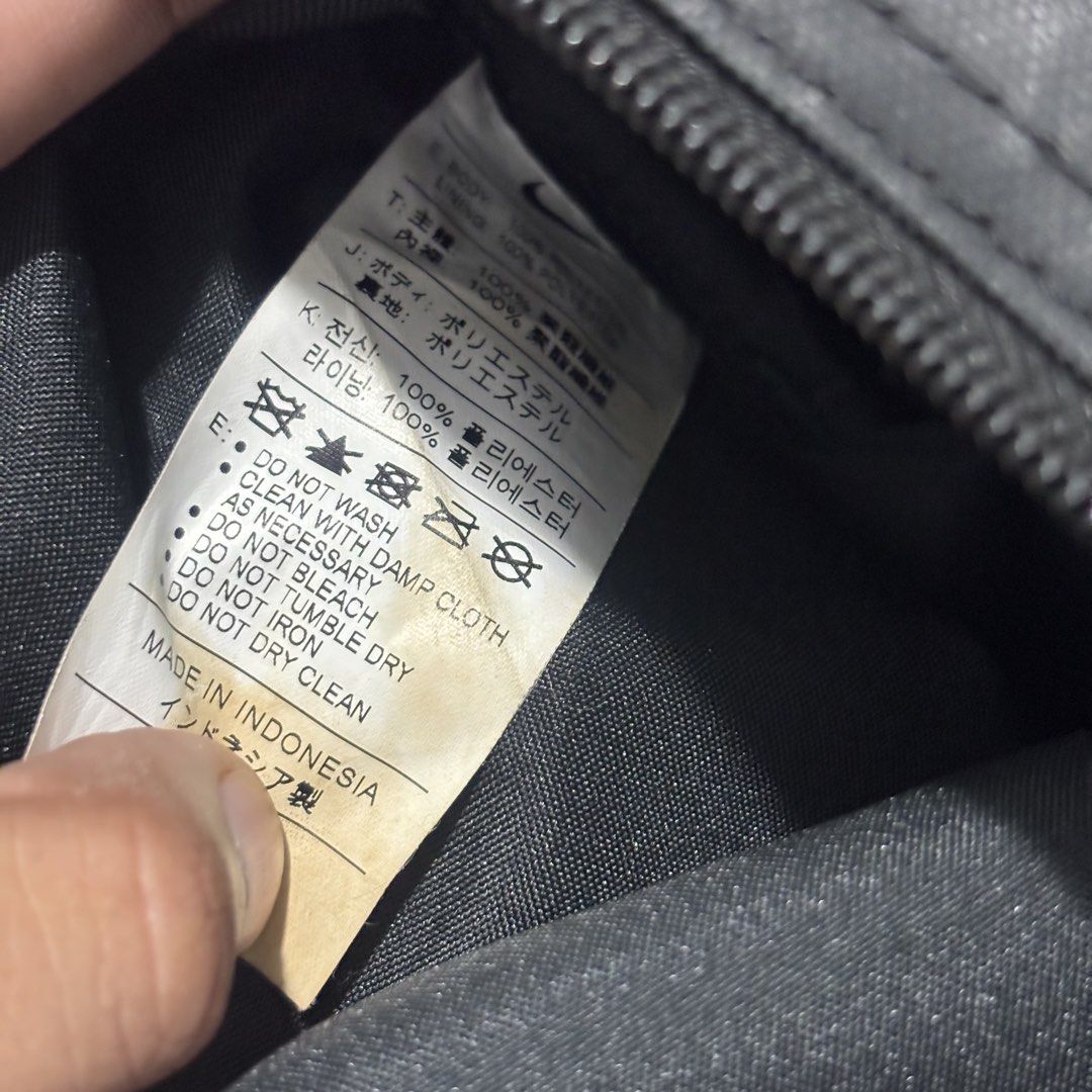 Nike (Category: Belt bags, Clutches and Pouches) located in Banga. Submitted by akosiloco (Listing ID 1468452885, Image 3). Description: Plus sf.