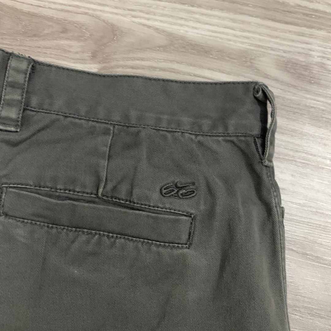 Nike 6.0 (Category: Shorts) located in Cavite. Submitted by yobubsss (Listing ID 1468447902, Image 3). Description: Size 34 Good condition Minor issue see picture.