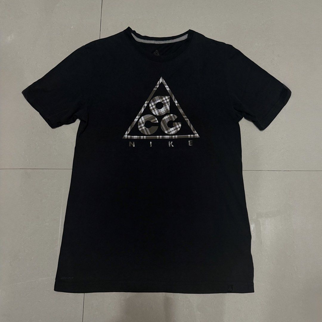 Nike ACG (Category: Tshirts & Polo Shirts ) located in Manila. Submitted by craffee00 (Listing ID 1468334773, Image 1). Description: 🔥 Nike ACG Plaid Triangle Logo Dri Fit (Size M-L) 🔥 • Brand: Nike ACG • Size on Tag: 170/88A (Fits like a Regular Medium / Slim Large) • Dimes: 20x29 📐 • Material: 65% Cotton / 35% Polyester (Super soft blend!) • Condition: 9/10 — Very clean, crisp graphic, no fading or holes. ‼️‼️‼️DM to lock it in! (Offer na di
