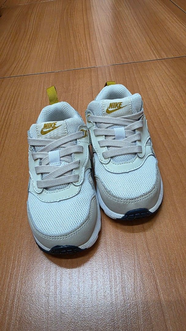 Nike Air Max 1 EasyOn (US 7c) (Category: Babies & Kids Fashion) located in Rizal. Submitted by dainsb (Listing ID 1468445584, Image 1). Description: • VGUC w/ normal signs of usage • Box included 📍 Lower Antipolo near Sta. Lucia Mall Pickup or delivery via Grab/Lalamove (c/o buyer).