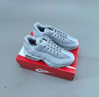 (Category: ) located in . Submitted by khai.uasneakers (Listing ID 1468407102, Image 1). Description: .