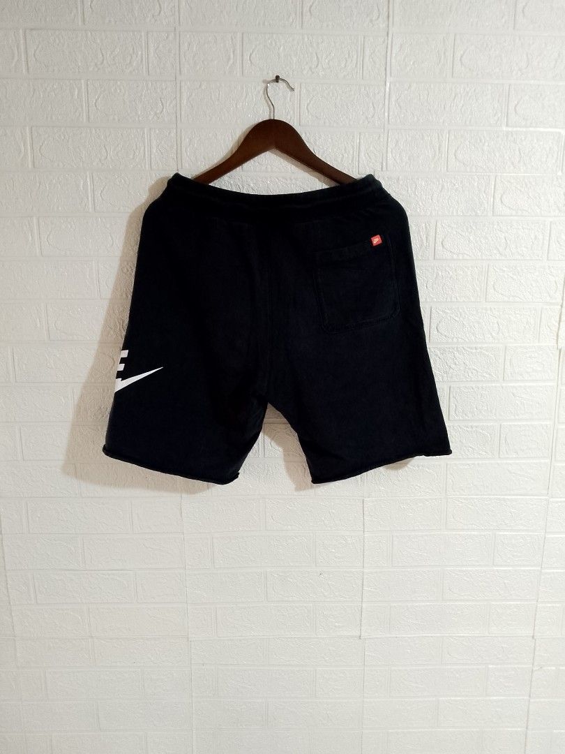 NIKE ALUMNI SHORTS (Category: Shorts) located in Tabaco. Submitted by zerothreethrift (Listing ID 1468439683, Image 2). Description: NIKE ALUMNI SHORTS SIZE MEDIUM EXCELLENT PM IF INTERESTED ALBAY LOCATION.