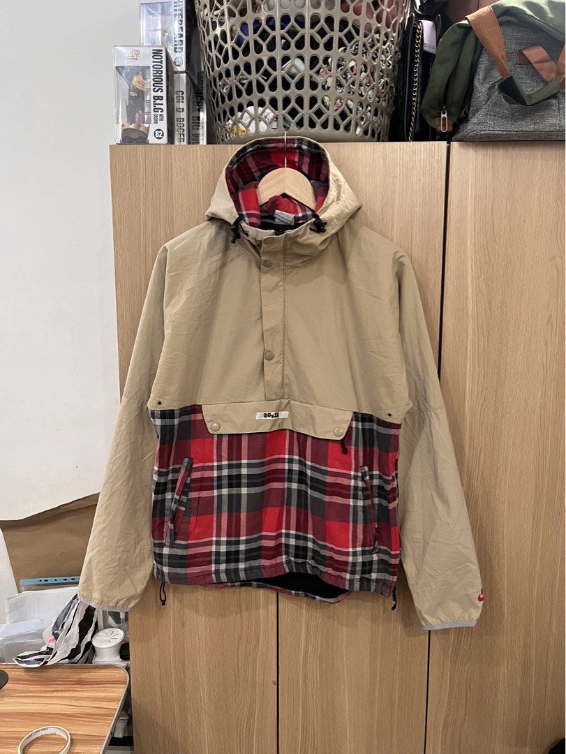 Nike Anorak Jacket (Category: Coats, Jackets and Outerwear) located in Mandaluyong City. Submitted by tatin_abad07 (Listing ID 1468477015, Image 1). Description: Nike Anorak Medium, 20x28 Condition: 9.5/10 Issue: check last picture, naipit lang ng pang press machine ₱500.00.