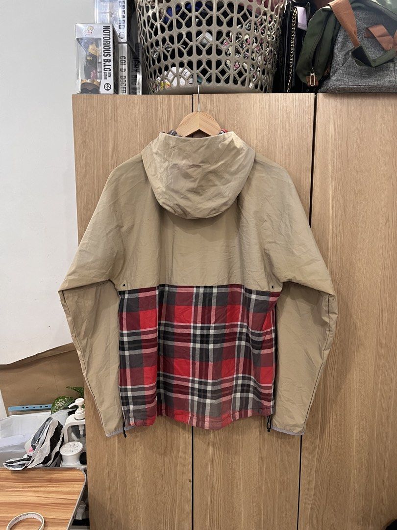 Nike Anorak Jacket (Category: Coats, Jackets and Outerwear) located in Mandaluyong City. Submitted by tatin_abad07 (Listing ID 1468477015, Image 2). Description: Nike Anorak Medium, 20x28 Condition: 9.5/10 Issue: check last picture, naipit lang ng pang press machine ₱500.00.