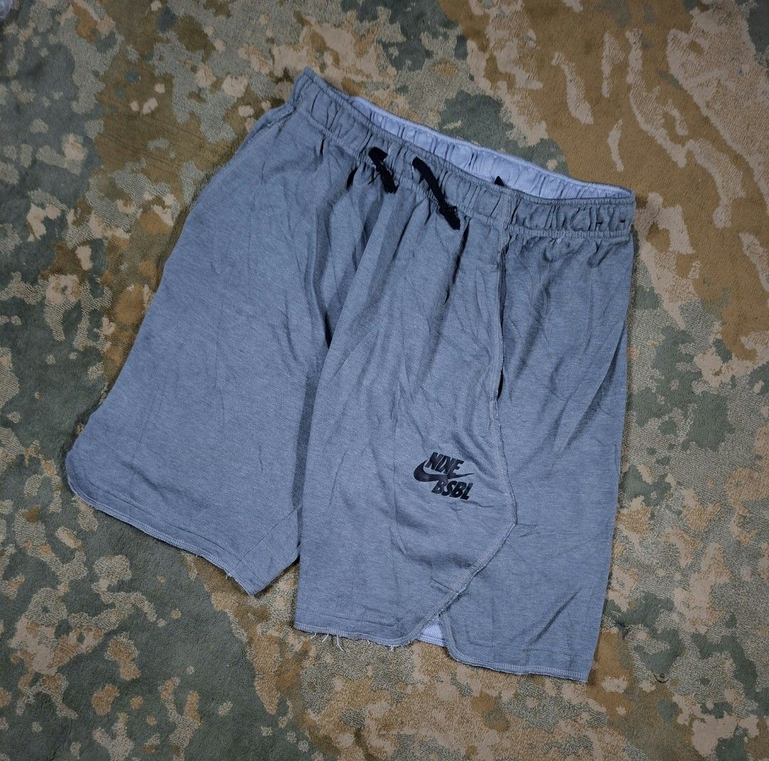 Nike baseball athletic shorts (Category: Shorts) located in Tagaytay City. Submitted by joselito_acosta (Listing ID 1468455251, Image 2). Description: Nike baseball athletic shorts In excellent condition No issues 9.5/10 color rate XL on tag Waistline: 32"-38" Length: 20.5" Leg opening: 13" Authentic ✅ ✅ ✅ 280+shipping fee Location: tagaytay Dm to purchase 📩 📩 📩.
