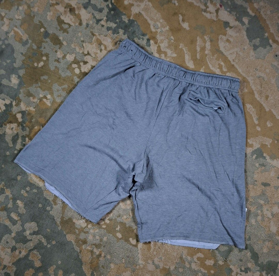 Nike baseball athletic shorts (Category: Shorts) located in Tagaytay City. Submitted by joselito_acosta (Listing ID 1468455251, Image 3). Description: Nike baseball athletic shorts In excellent condition No issues 9.5/10 color rate XL on tag Waistline: 32"-38" Length: 20.5" Leg opening: 13" Authentic ✅ ✅ ✅ 280+shipping fee Location: tagaytay Dm to purchase 📩 📩 📩.