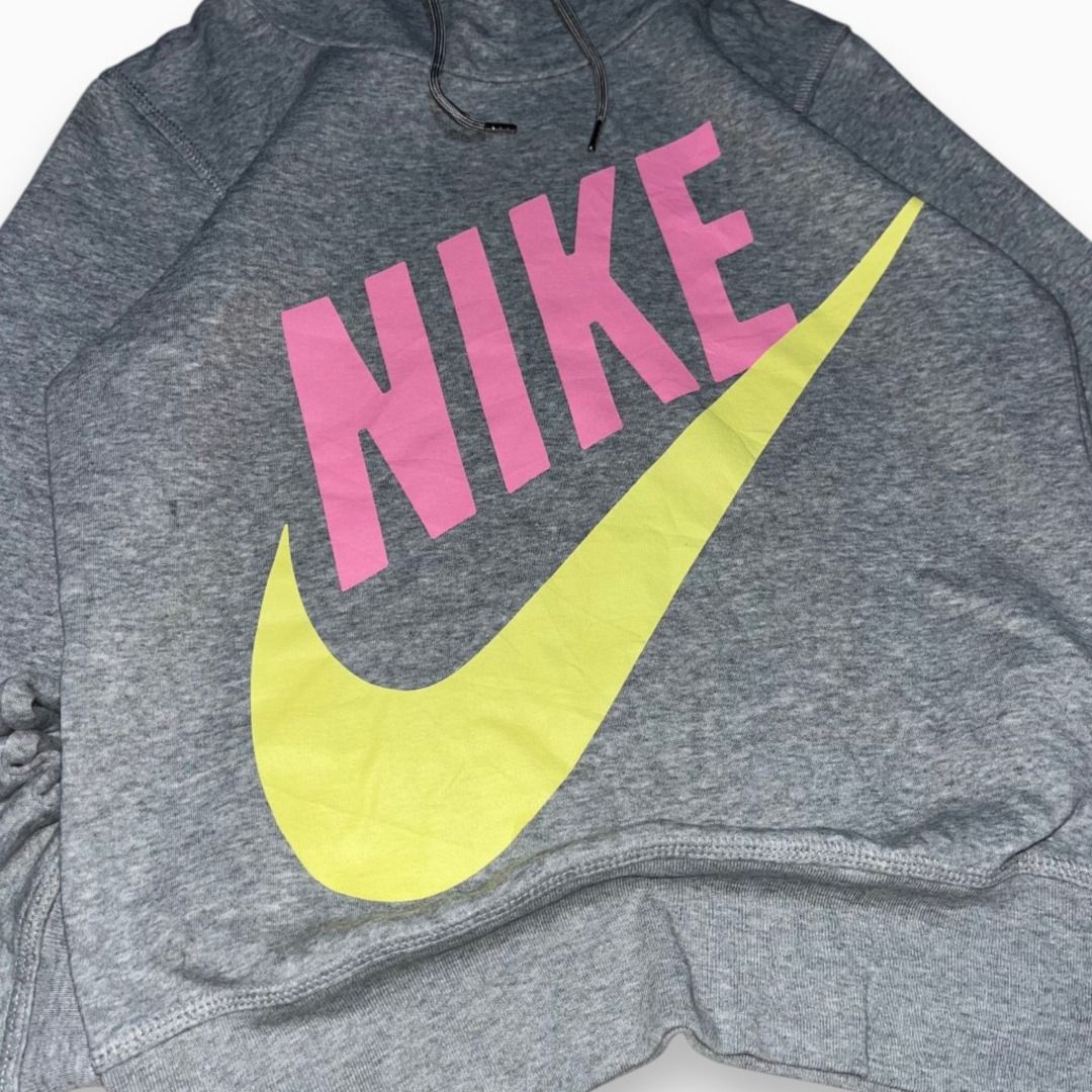 NIKE BIG PRINT PULLOVER HOODIE (Category: Coats, Jackets and Outerwear) located in Quezon. Submitted by ejay.thrift.clothes (Listing ID 1468383415, Image 3). Description: FREE SHIPPING MEDIUM 18 X 23 NO ISSUE COLOR RATE: 10/10 AS NEW CONDITON FRESHLY WASHED READY TO WEAR # 560.