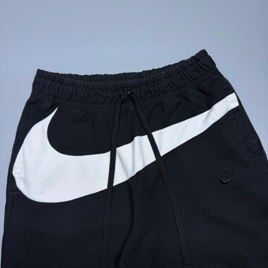 Nike Big Swoosh (Category: Shorts) located in Kabacan. Submitted by rags2penny.phl (Listing ID 1468331378, Image 2). Description: - Brand: Nike - Style: Giant Swoosh Fleece Shorts - Color: Black and White - Size: XXL - Style Code: AR3162-010 - Material: Warm and comfortable cotton blend - Features: Giant front swoosh graphic, small embroidered swoosh on leg, and elastic waistband with adjustable drawstrings - Perfect for daily wear, workouts, or 