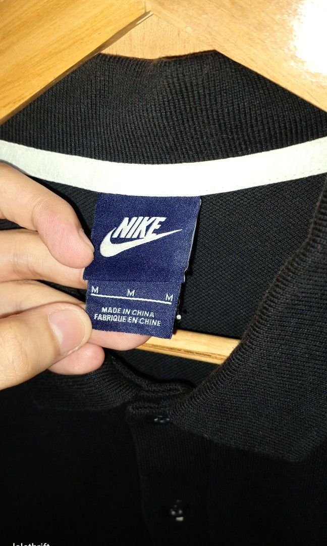 Nike Black polo shirt (Category: Tshirts & Polo Shirts ) located in Batangas. Submitted by lelethrift.com (Listing ID 1468373991, Image 3). Description: Nike polo shirt Size: Medium to Large Authentic complete tags with washtag embroidered chest logo ready to wear na napa laundry na.