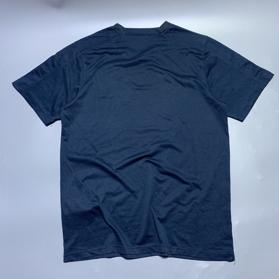 NIKE BRAZIL 2018/19 TRAINING JERSEY (Category: Activewear) located in Cabanatuan. Submitted by _w2keed (Listing ID 1468412387, Image 2). Description: Size: S-M (W20' x L28') Condition: 9.5/10 Color rate: 10/10 Issue/s: print (check last slide).