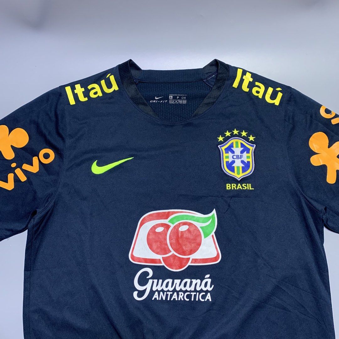 NIKE BRAZIL 2018/19 TRAINING JERSEY (Category: Activewear) located in Cabanatuan. Submitted by _w2keed (Listing ID 1468412387, Image 3). Description: Size: S-M (W20' x L28') Condition: 9.5/10 Color rate: 10/10 Issue/s: print (check last slide).
