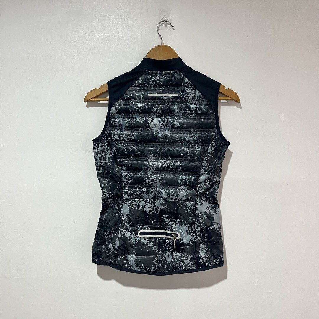 NIKE CAMOUFLAGE RUNNING VEST‼️ (Category: Activewear) located in Cebu City. Submitted by clarkcamu68040 (Listing ID 1468311330, Image 2). Description: NIKE CAMOUFLAGE RUNNING VEST‼️ AS NEW SIZE XS W 16 / L 22 COLORATE 10 / 10 ISSUE : ❌❌❌ PHP 750 + SF 🛒🛒 📍CEBU ,CITY OF NAGA 🚚 J&T EXPRESS.