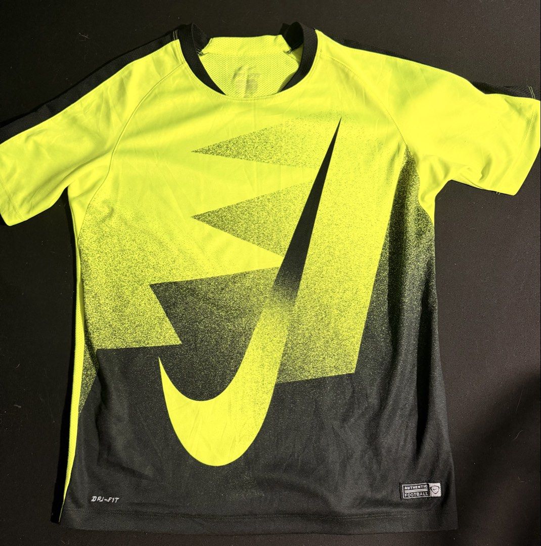 Nike Dri-fit (Category: Shirts) located in Manila. Submitted by dive_icarus (Listing ID 1468365382, Image 1). Description: Nike drifit shirt Fits to Small-medium frame only.