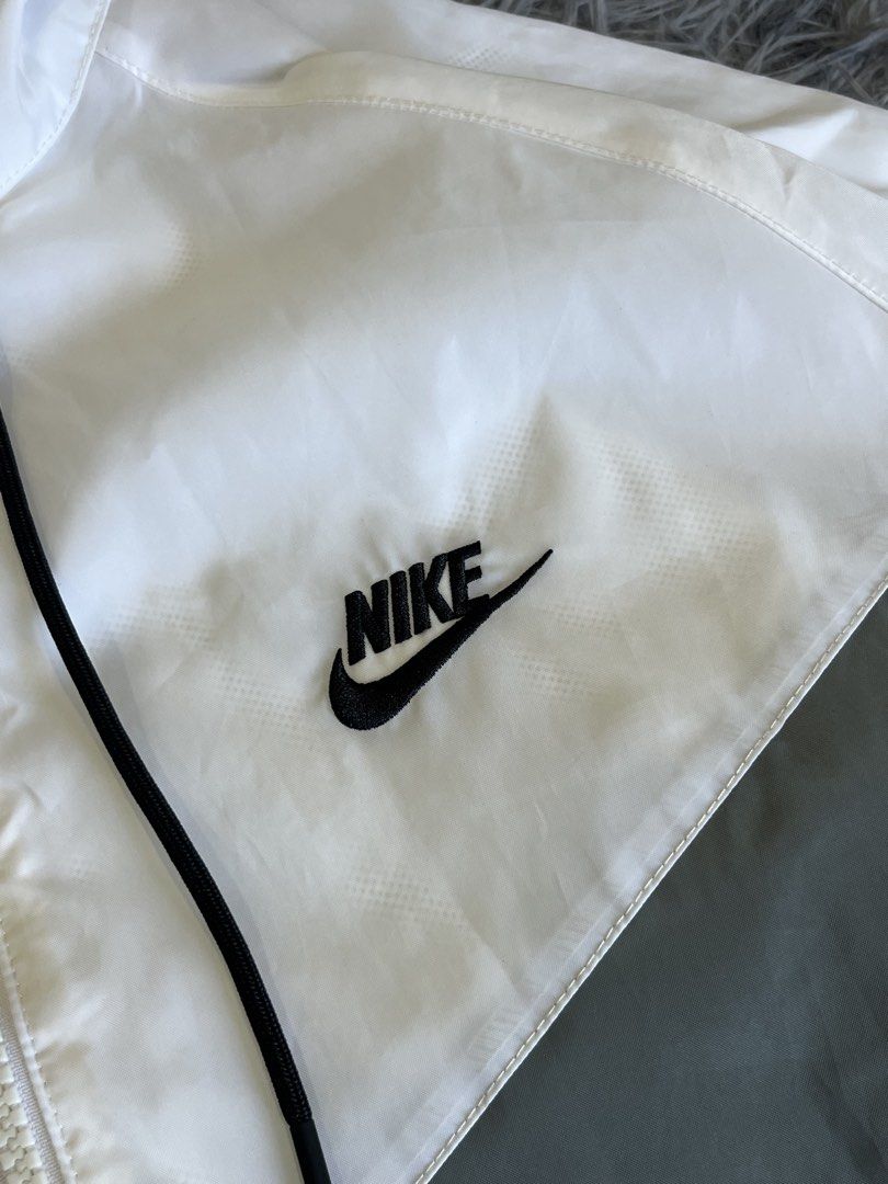 Nike Embroided Logo Windbreaker (Category: Coats, Jackets and Outerwear) located in Manila. Submitted by cjcuevas_05 (Listing ID 1468411226, Image 2). Description: 📍Tanza Cavite Dimes: 26.5x27.65 See photo for details GCASH ONLI, can ship thru JnT/orange check out .