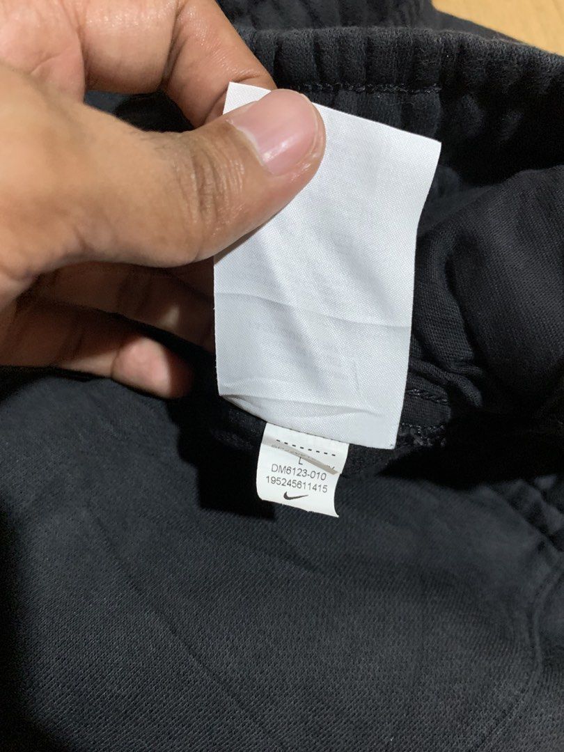 Nike Fleece Essential Short (Category: Shorts) located in Cebu City. Submitted by handpickedxthrift (Listing ID 1468342936, Image 3). Description: Nike Fleece Essential Short😍 Excellent Size 32-36waist x 20Lenght Baggy fittings No issue Color rate 9.8/10 DM interested.
