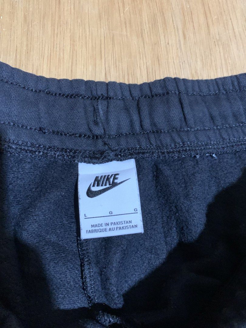 Nike Fleece Essential Short (Category: Shorts) located in Cebu City. Submitted by handpickedxthrift (Listing ID 1468342936, Image 2). Description: Nike Fleece Essential Short😍 Excellent Size 32-36waist x 20Lenght Baggy fittings No issue Color rate 9.8/10 DM interested.