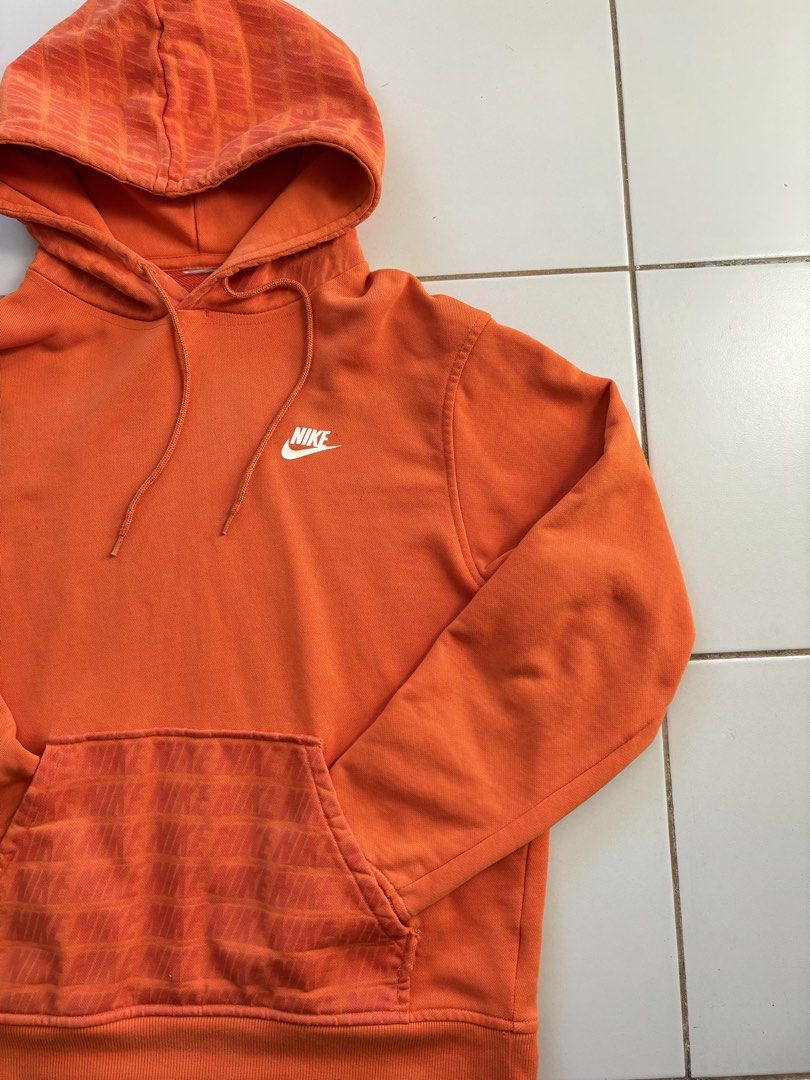 Nike Hoodie (Category: Hoodies) located in Angeles City. Submitted by daily_thrift_collection (Listing ID 1468361702, Image 2). Description: GOOD CONDITION 21x27 9/10 Color rate Issue: Cut wash tag but i declared as legit and minimal Pen mark .