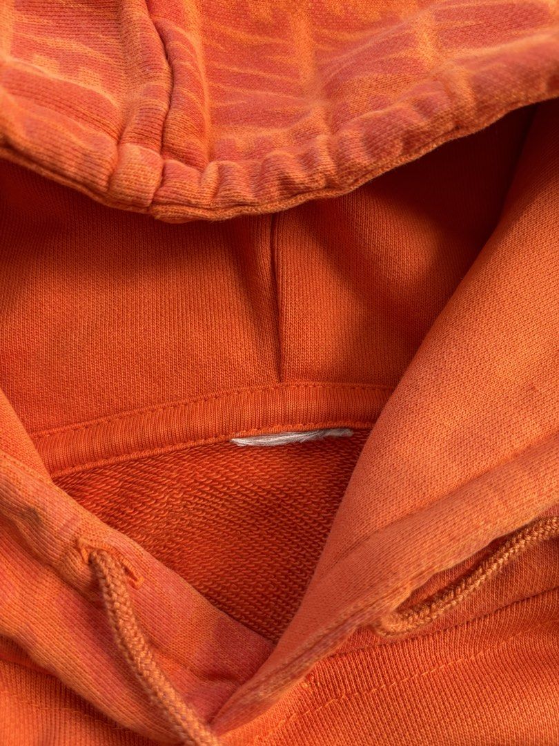 Nike Hoodie (Category: Hoodies) located in Angeles City. Submitted by daily_thrift_collection (Listing ID 1468361702, Image 3). Description: GOOD CONDITION 21x27 9/10 Color rate Issue: Cut wash tag but i declared as legit and minimal Pen mark .
