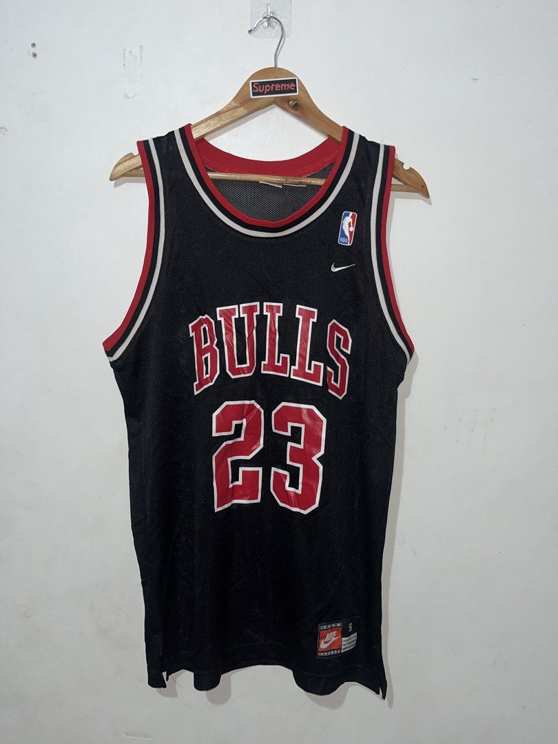 Nike jordan vintage (Category: Activewear) located in Manila. Submitted by nevahhbrokeagain (Listing ID 1468371253, Image 1). Description: Nike vintage bulls jersey michael jordan No issue As new condition No crack print Legit ✅ 20x30 4,500 only! 📥.