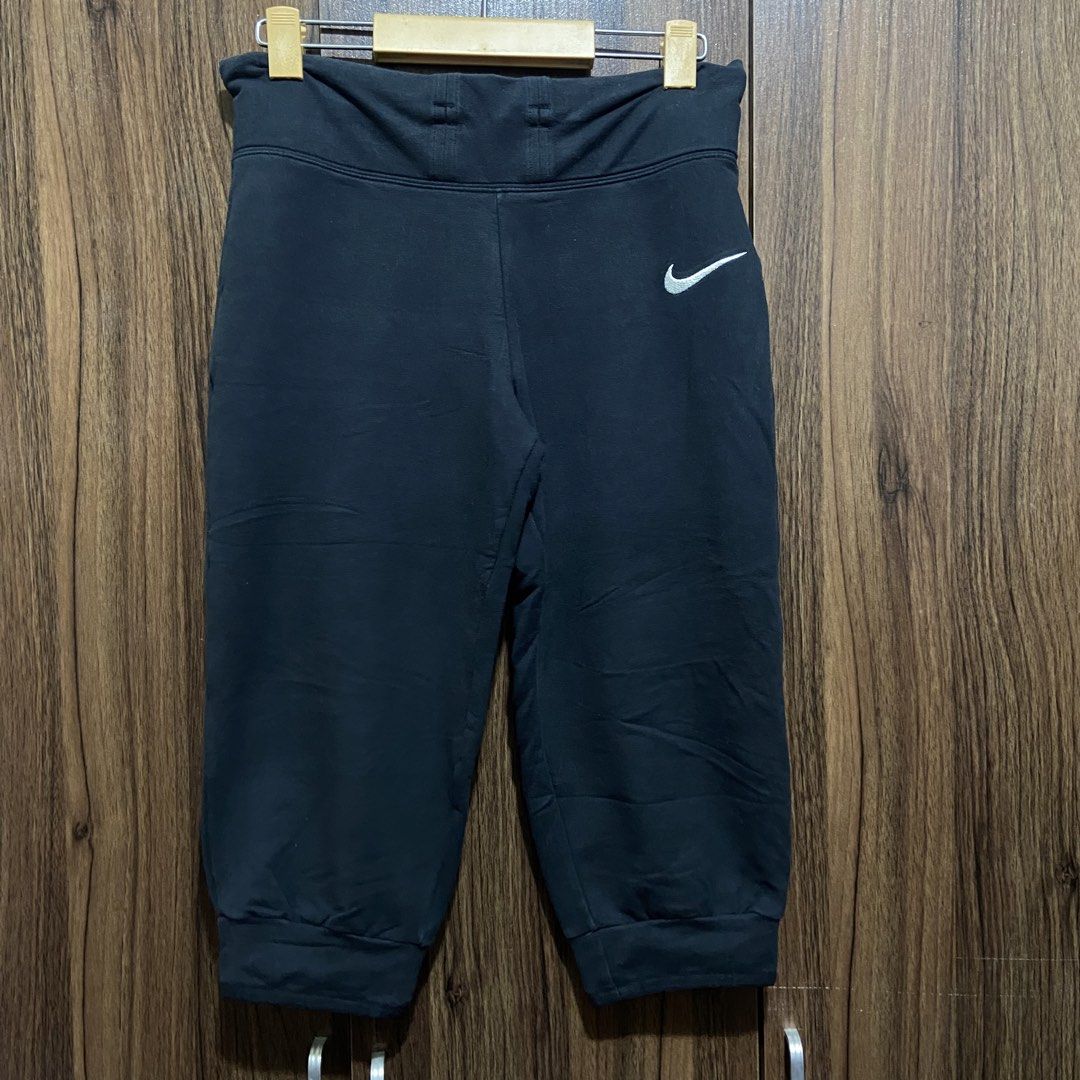 Nike Just Do It Black Capri Sweatpants (Category: Joggers) located in Marikina City. Submitted by jeliie (Listing ID 1468423760, Image 1). Description: No issue Authentic .