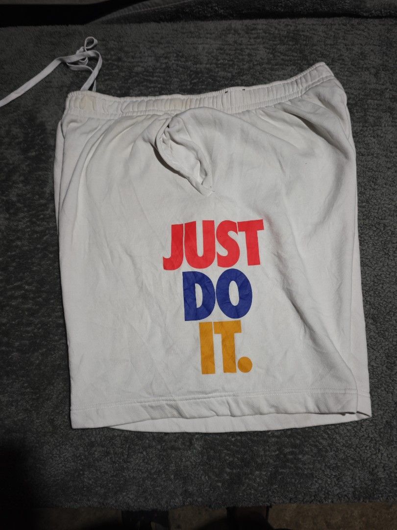 Nike Just Do It Sweatshorts White (Category: Shorts) located in Dalaguete. Submitted by three7archives (Listing ID 1468442632, Image 3). Description: - Color: White with colorful Just Do It leg print - Material: Comfortable cotton fleece - Features: Drawstring waistband, 2 front pockets, 1 back pocket with Nike logo tag - Fit: Regular - Best for: Lounging or casual workouts - Delivery: Pick up or local meetup available.