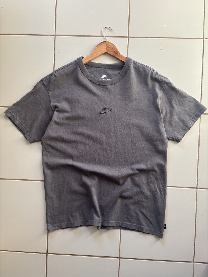 Nike Mid Logo (Category: Activewear) located in Angeles City. Submitted by daily_thrift_collection (Listing ID 1468360008, Image 1). Description: LIKE NEW CONDITION NO ISSUE 9.5 OR BETTER COLOR RATE 21x28 LOCATION:PAMPANGA.