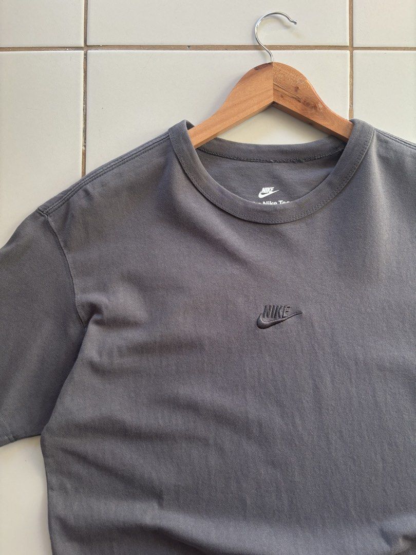 Nike Mid Logo (Category: Activewear) located in Angeles City. Submitted by daily_thrift_collection (Listing ID 1468360008, Image 2). Description: LIKE NEW CONDITION NO ISSUE 9.5 OR BETTER COLOR RATE 21x28 LOCATION:PAMPANGA.