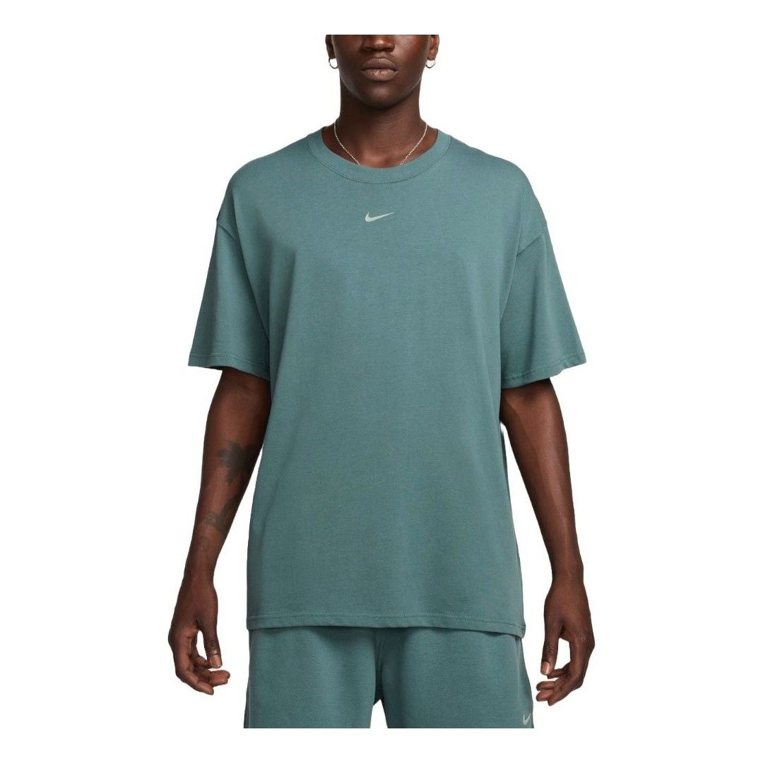 Nike mid logo big size shirt (Category: Formal Shirts) located in Manila. Submitted by historicthrift (Listing ID 1468314762, Image 3). Description: Size 2XL Dimes 28X30.
