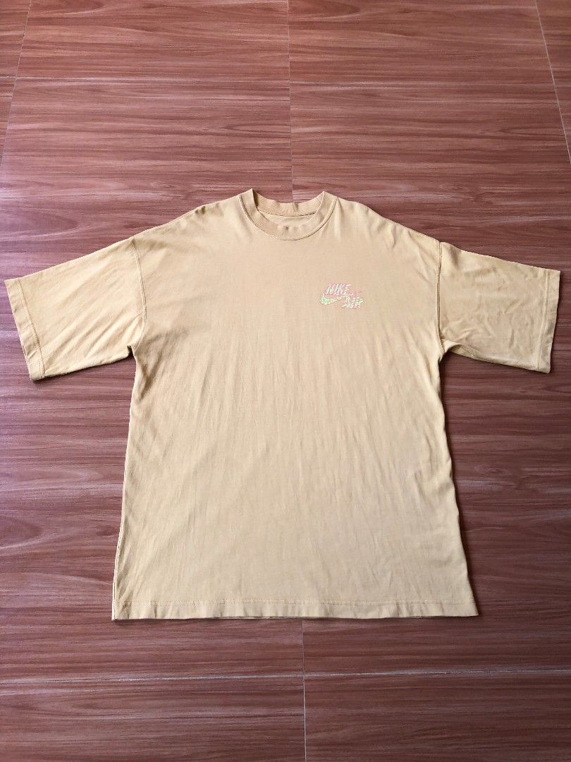 Nike Oversized Shirt (Category: Tshirts & Polo Shirts ) located in Baybay. Submitted by dathrifted (Listing ID 1468334951, Image 1). Description: Nike Oversized Shirt SIZE MEDIUM ON TAG FIT TO XL Width- 24 Length-31 EXCELLENT CONDITION PM if Interested📩📩📩.