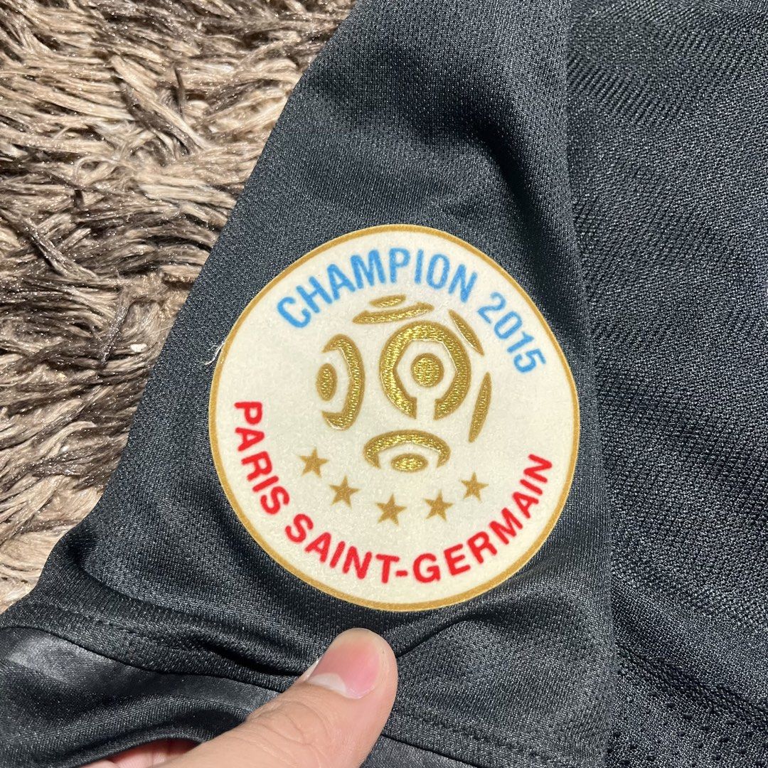 Nike Paris Saint-Germain PSG Black Fly Emirates Jersey (Category: Activewear) located in Manila. Submitted by looted2619 (Listing ID 1468357793, Image 3). Description: NIKE PARIS SAINT GERMAIN Excellent condition Size M color rate: 9.5/10 W 20 L 28 issue:❌ DM FOR MORE DETAILS‼️.