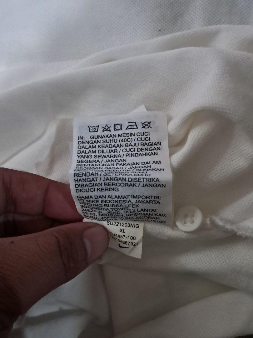 Nike polo tshirt (Category: Tshirts & Polo Shirts ) located in Cebu City. Submitted by chill_zy (Listing ID 1468343947, Image 3). Description: .