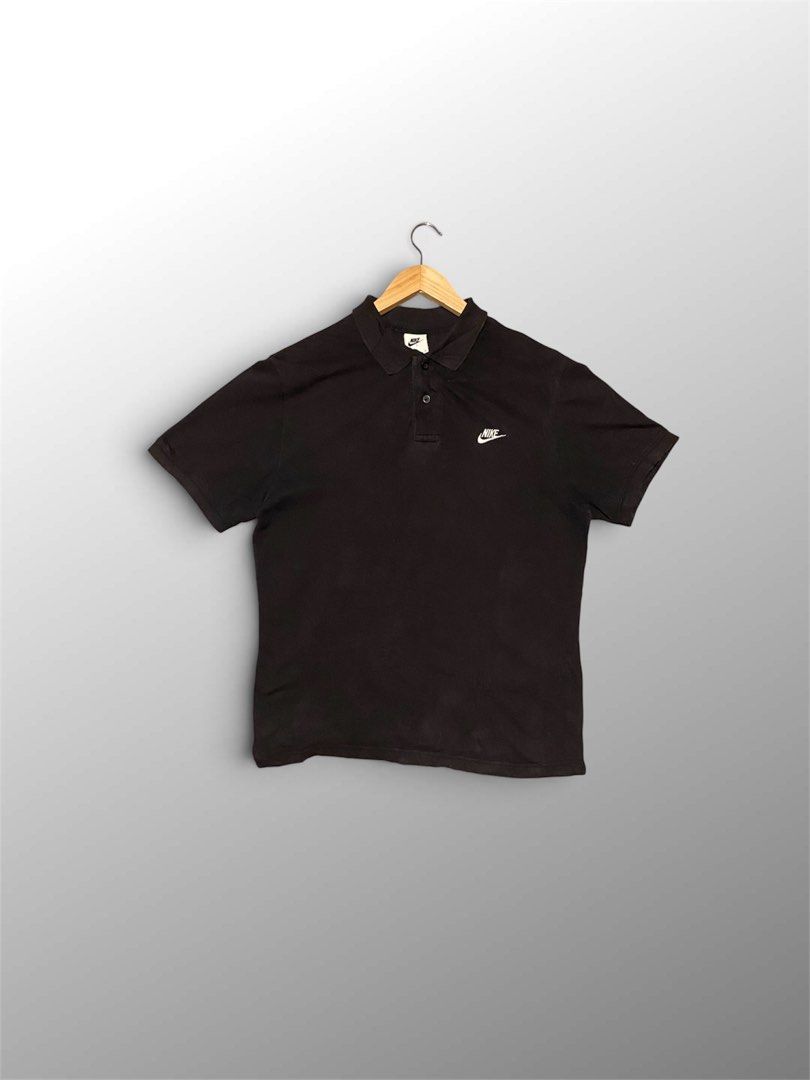 Nike Polo-shirt (Category: Tshirts & Polo Shirts ) located in Talavera. Submitted by adrnvault (Listing ID 1468402448, Image 1). Description: Size medium Minimal usage Color rate: 9/10 Good condition Width: 21 Length: 27.