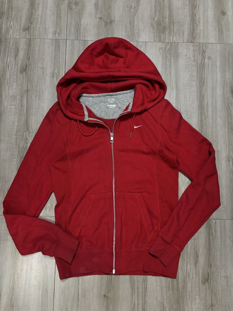Nike pull over hoodie jacket (Category: Coats, Jackets and Outerwear) located in Cavite. Submitted by cesxyyylll (Listing ID 1468396366, Image 1). Description: .