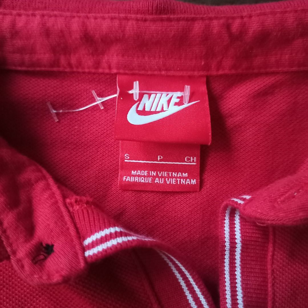 Nike (Red Tag) Polo Shirt Size S (Category: Tshirts & Polo Shirts ) located in Cavite. Submitted by kurtgg.what (Listing ID 1468359180, Image 3). Description: Brand New, never been used! NIKE RED TAG! Courier: J&T / Lalamove Brand: Nike - Item: Polo Shirt - Color: Red with white embroidered logo - Size: Small - Origin: Made in Vietnam - Product Code: 652446-657 - Details: Classic collar with striped edges, single-button placket - Condition: Excel