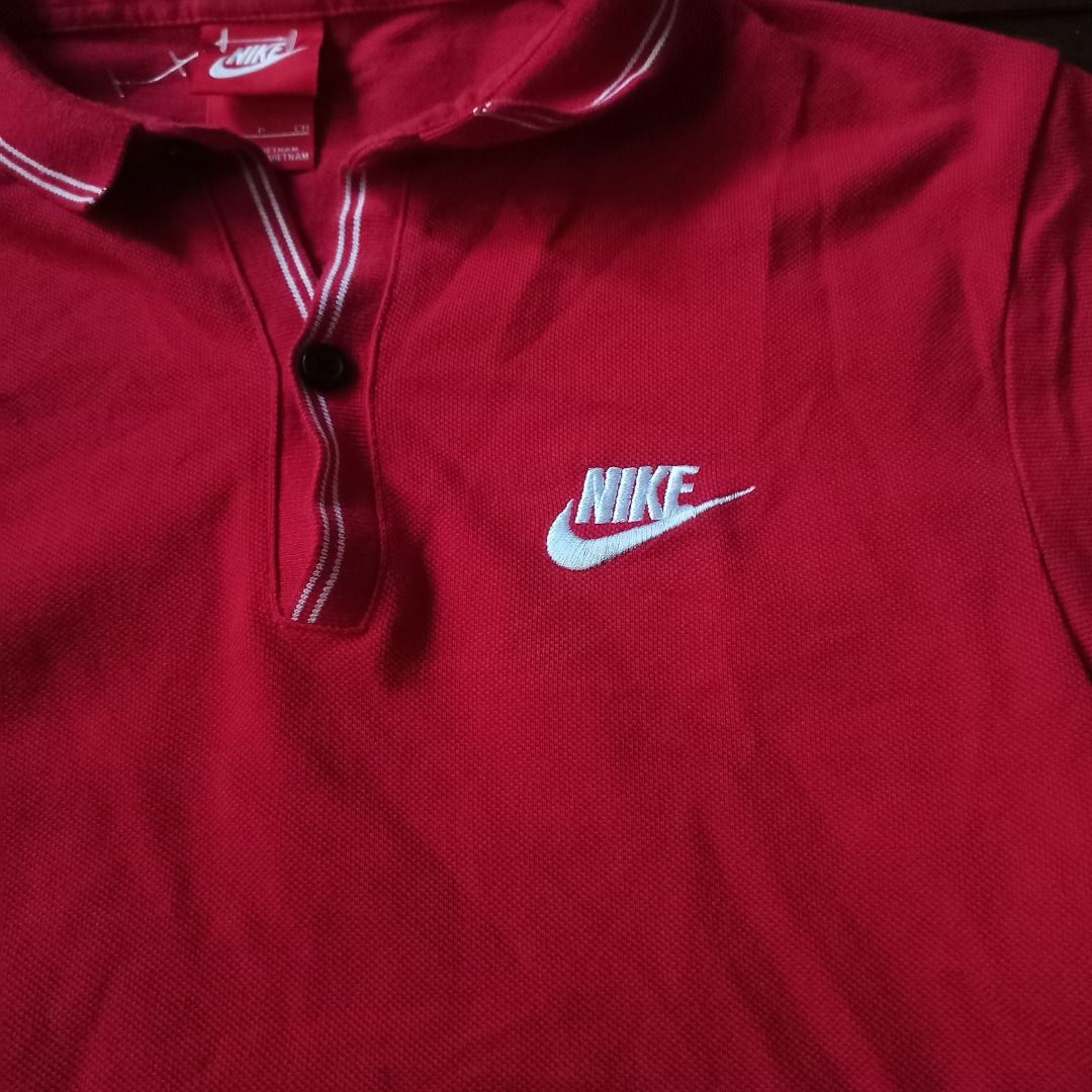 Nike (Red Tag) Polo Shirt Size S (Category: Tshirts & Polo Shirts ) located in Cavite. Submitted by kurtgg.what (Listing ID 1468359180, Image 2). Description: Brand New, never been used! NIKE RED TAG! Courier: J&T / Lalamove Brand: Nike - Item: Polo Shirt - Color: Red with white embroidered logo - Size: Small - Origin: Made in Vietnam - Product Code: 652446-657 - Details: Classic collar with striped edges, single-button placket - Condition: Excel