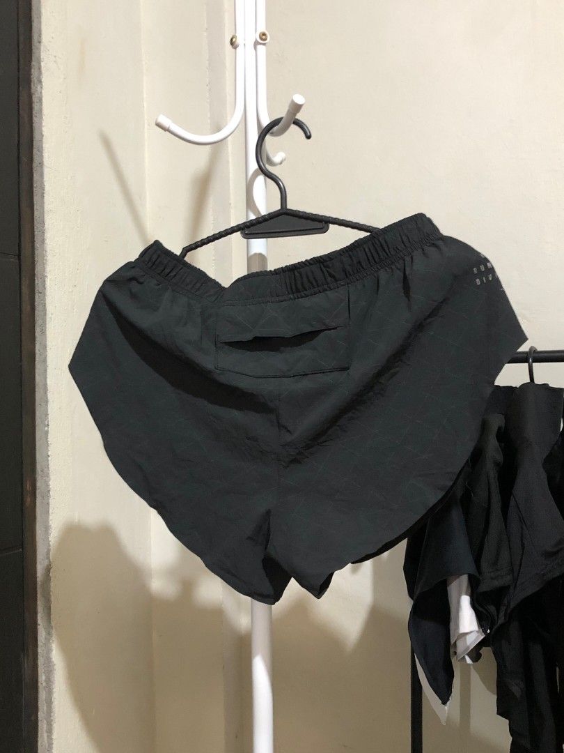 Nike Running Division Black Shorts (Category: Shorts) located in Manila. Submitted by dianatabangcura (Listing ID 1468449150, Image 3). Description: NIKE Running Shorts (Women) P280 + sf Good as new. 1000/10 condition Loc: Llano, North Caloocan Payment first. No COD J&T / SPX / Lalamove Visit on blue app: Joy Tabangcuraaa.