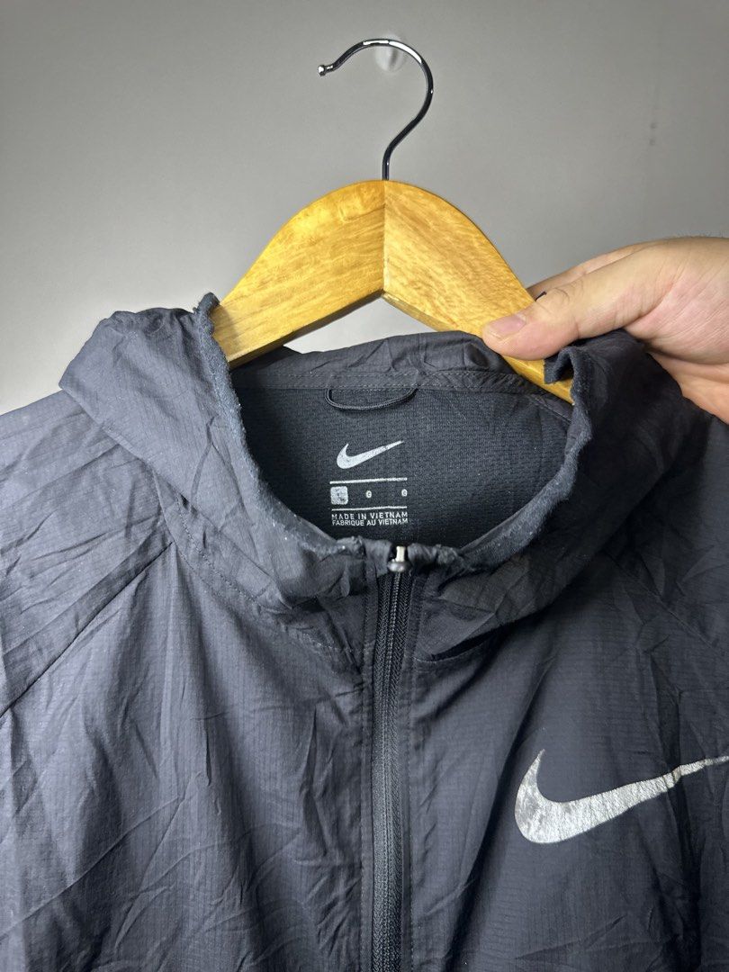 NIKE RUNNING WINDBREAKER (Category: Coats, Jackets and Outerwear) located in Molave. Submitted by thriftmate13 (Listing ID 1468458397, Image 2). Description: .