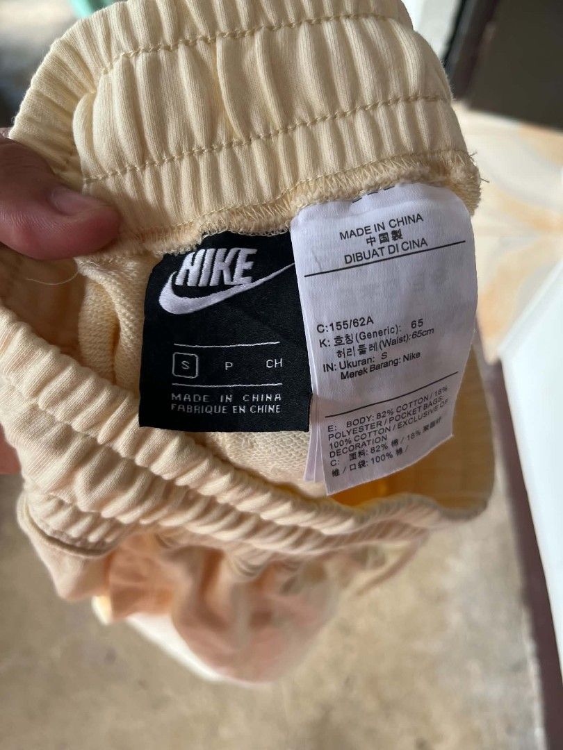 nike short (Category: Shorts) located in Rizal. Submitted by saint-nike11 (Listing ID 1468307584, Image 3). Description: nike short small on tag 450 only need wash lang yan.