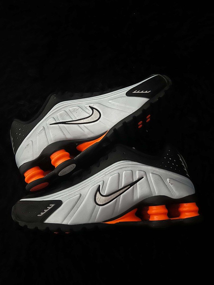 Nike shox R4 (Category: Sneakers) located in Manila. Submitted by juju0714 (Listing ID 1468321924, Image 2). Description: .