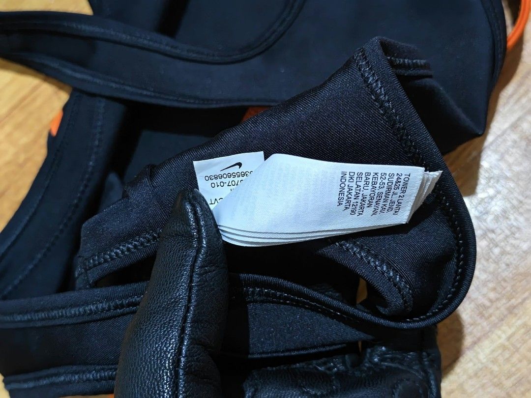 NIKE SPORTS BRA (Category: Braces, Support & Protection) located in Muntinlupa City. Submitted by nofame12 (Listing ID 1468414763, Image 2). Description: PLEASE CHECK THE DETAILS OF THE ITEM ON FIRST PHOTO. LOCATION - SUCAT MUNTINLUPA CITY.