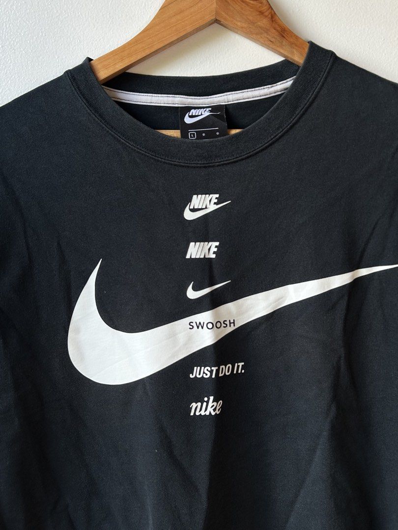 Nike Stacked Logo Black T-Shirt (Category: Tshirts & Polo Shirts ) located in Amadeo. Submitted by archived_stole (Listing ID 1468386733, Image 2). Description: Nike Logo Printing Loose Round Neck Tee (Unisex) Dimension: 22” Width 26”Length Condition: Excellent! Color rate: 9/10 issue: NONE! Pm/Dm📥 Jnt/Lalamove🛵.