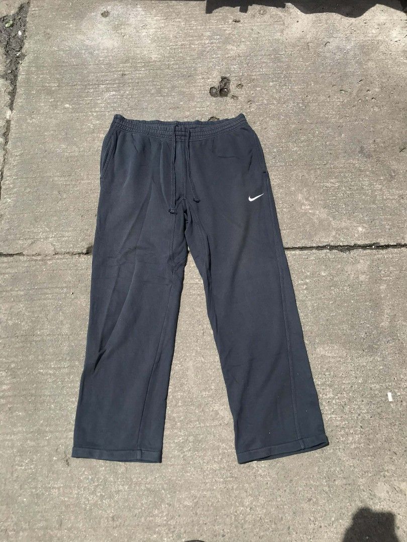 Nike sweat pants (Category: Chinos) located in Manila. Submitted by thriftnicarl.3 (Listing ID 1468450910, Image 2). Description: waist - 42 adjustable length - 40 thigh - 13.4 leg open - 9.5 price - 349 Freeship via jnt.