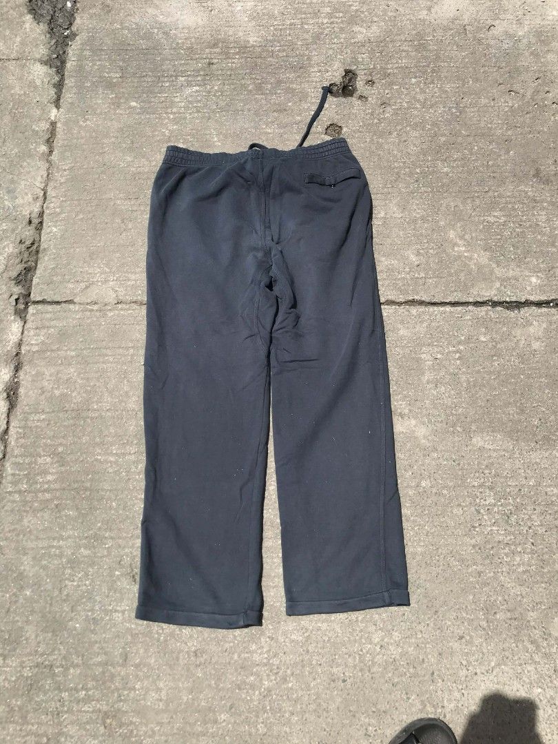 Nike sweat pants (Category: Chinos) located in Manila. Submitted by thriftnicarl.3 (Listing ID 1468450910, Image 3). Description: waist - 42 adjustable length - 40 thigh - 13.4 leg open - 9.5 price - 349 Freeship via jnt.