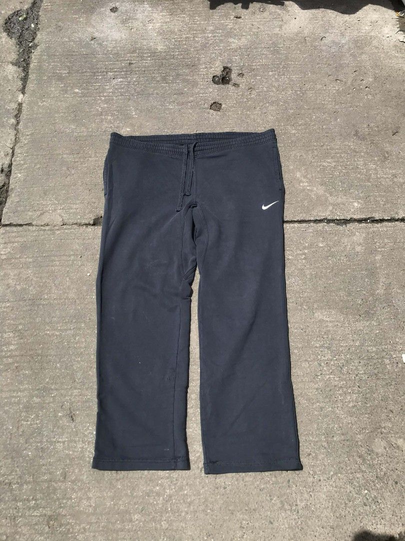 Nike sweat pants (Category: Chinos) located in Manila. Submitted by thriftnicarl.3 (Listing ID 1468451375, Image 3). Description: waist -34 length - 40.3 thigh - 12.6 leg open - 9 price - 349 Freeship via jnt.